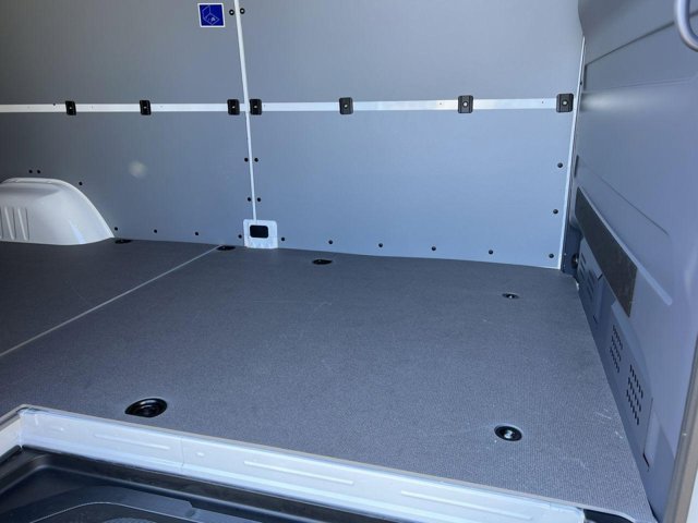 Vehicle image 20 of 32