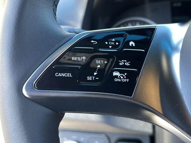 Vehicle image 28 of 32