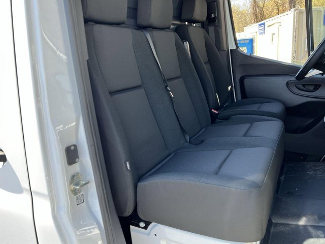 Vehicle image 24 of 32