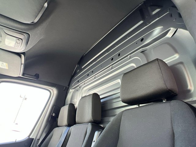 Vehicle image 19 of 32