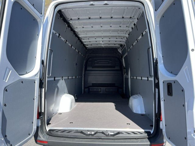 Vehicle image 23 of 32