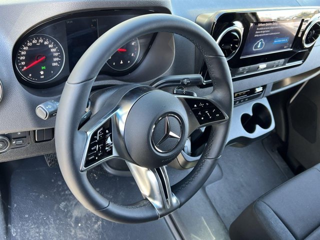 Vehicle image 11 of 32