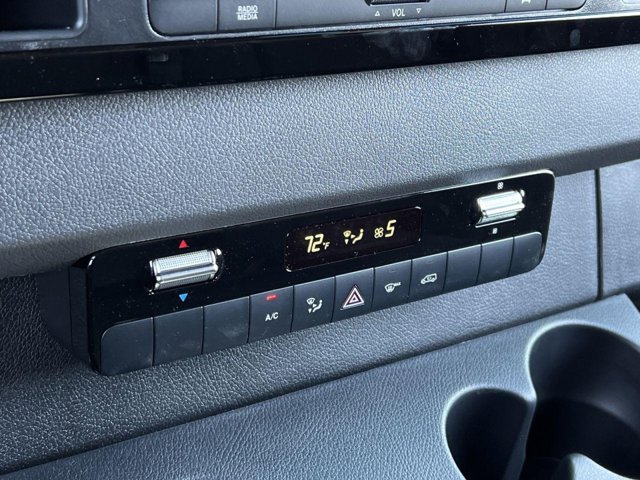 Vehicle image 16 of 32