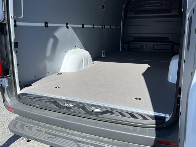 Vehicle image 22 of 32