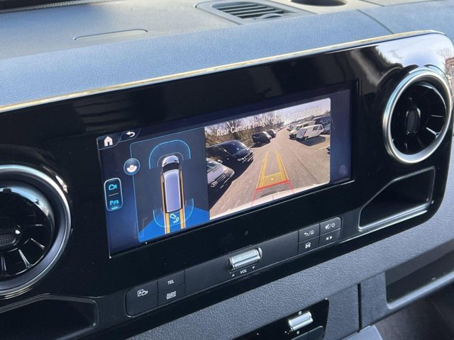 Vehicle image 14 of 32