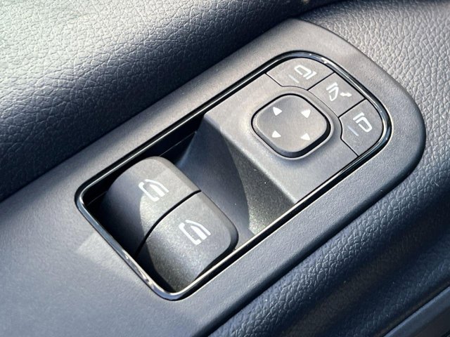 Vehicle image 10 of 32