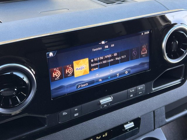 Vehicle image 13 of 32