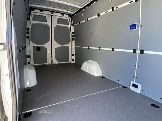Vehicle image 21 of 32
