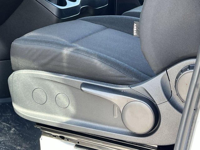 Vehicle image 9 of 32