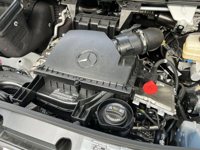 Vehicle image 25 of 33