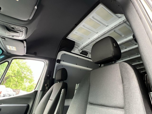 Vehicle image 19 of 33