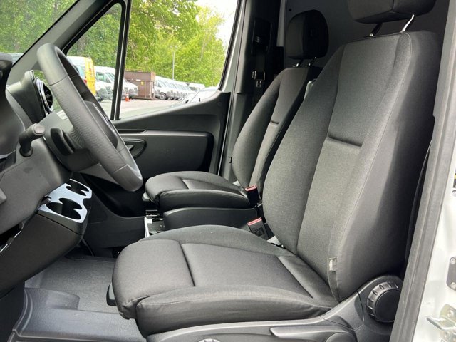 Vehicle image 8 of 33