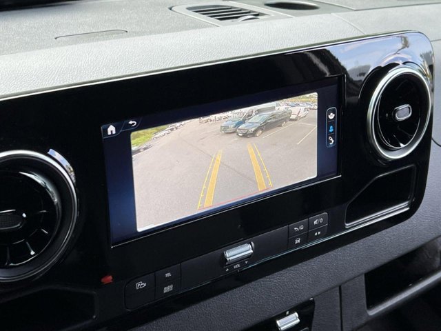 Vehicle image 14 of 33