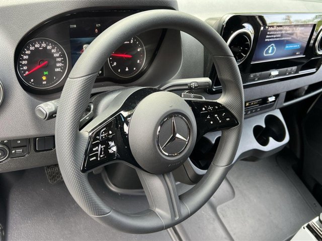 Vehicle image 11 of 33