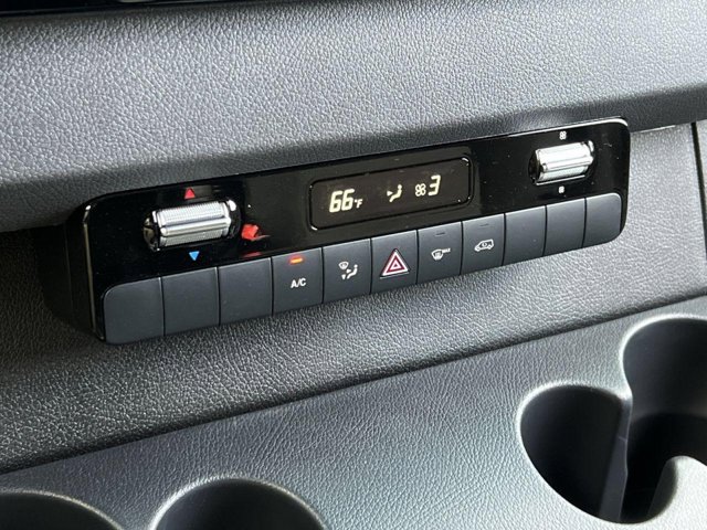 Vehicle image 16 of 33