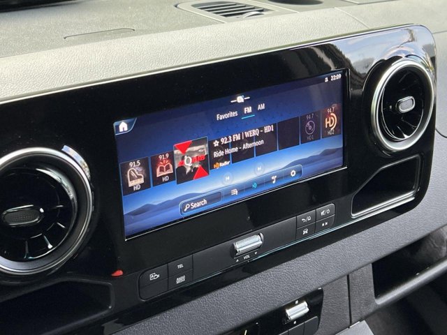 Vehicle image 13 of 33
