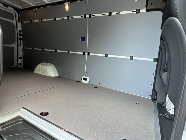 Vehicle image 20 of 33