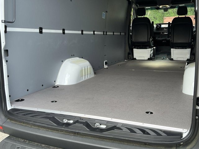 Vehicle image 22 of 33