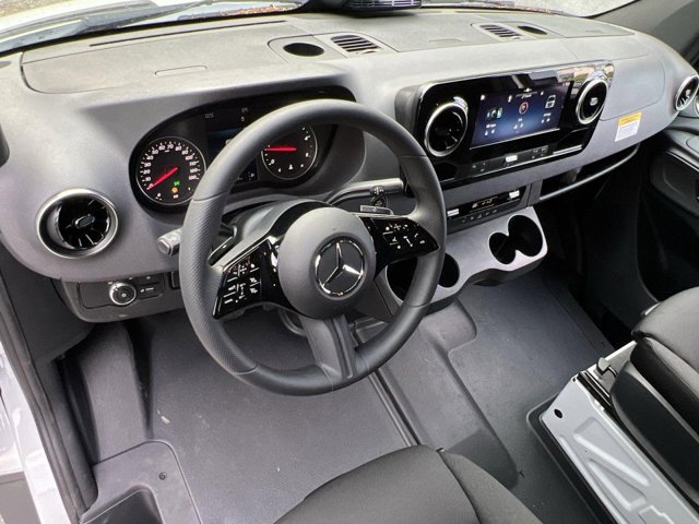 Vehicle image 18 of 33