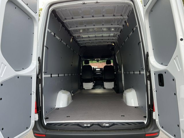 Vehicle image 23 of 33