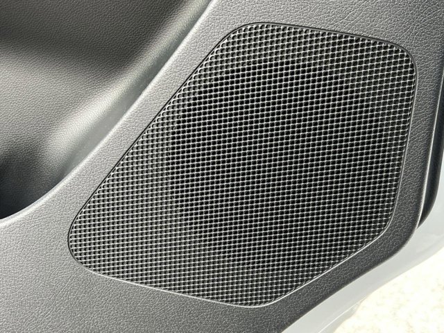 Vehicle image 32 of 33