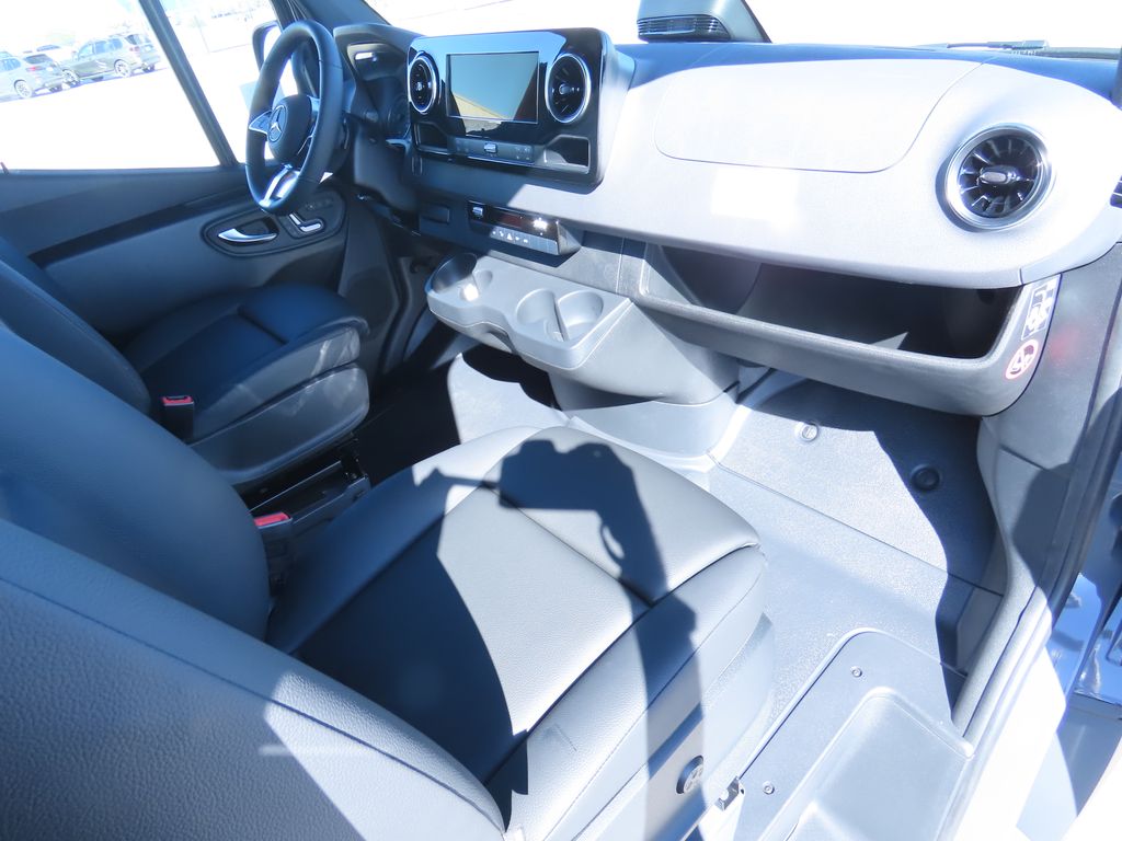 2025 Mercedes-Benz Sprinter Cargo Image 17 of 32