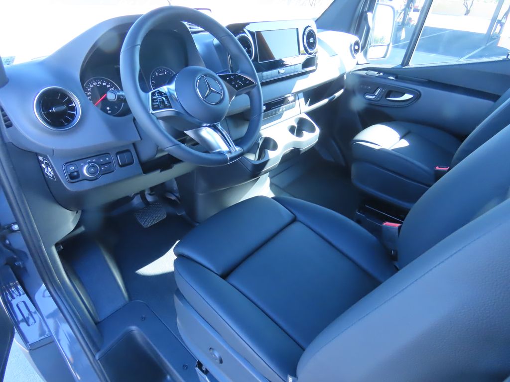 2025 Mercedes-Benz Sprinter Cargo Image 18 of 32