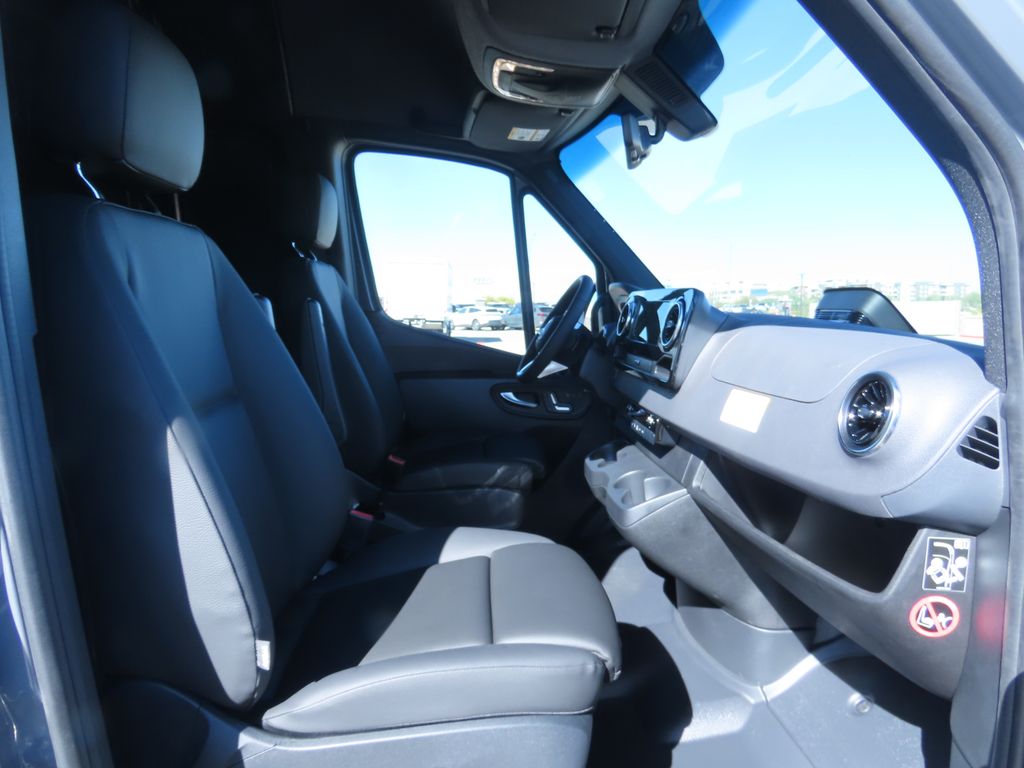 2025 Mercedes-Benz Sprinter Cargo Image 15 of 32
