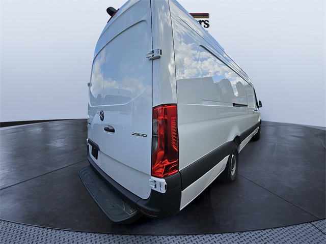 Vehicle image 18 of 20