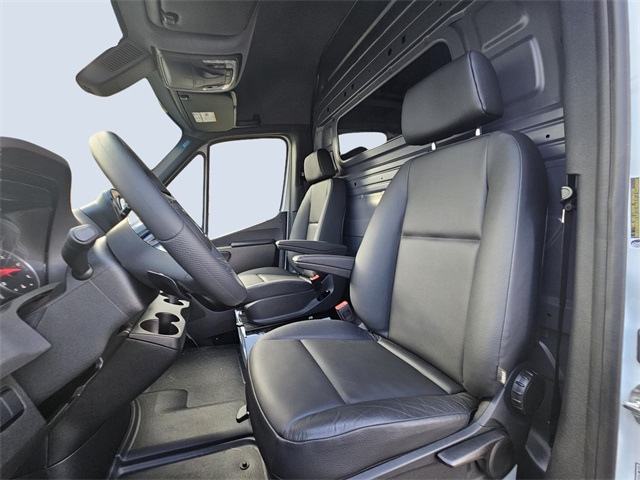 Vehicle image 9 of 20