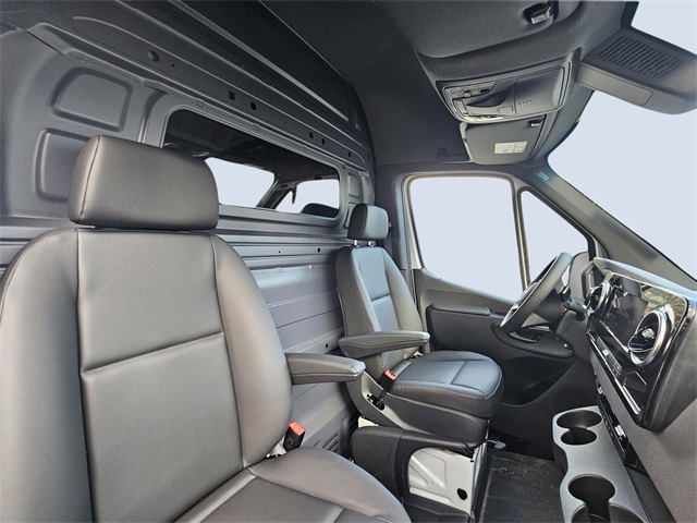 Vehicle image 10 of 20