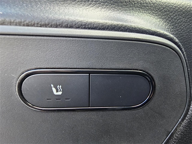 Vehicle image 16 of 20