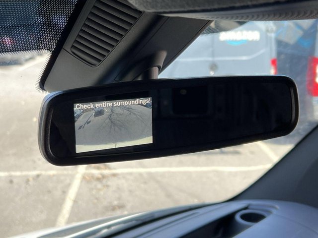 Vehicle image 14 of 32