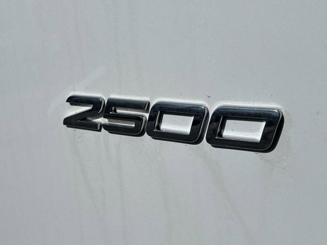 Vehicle image 26 of 32