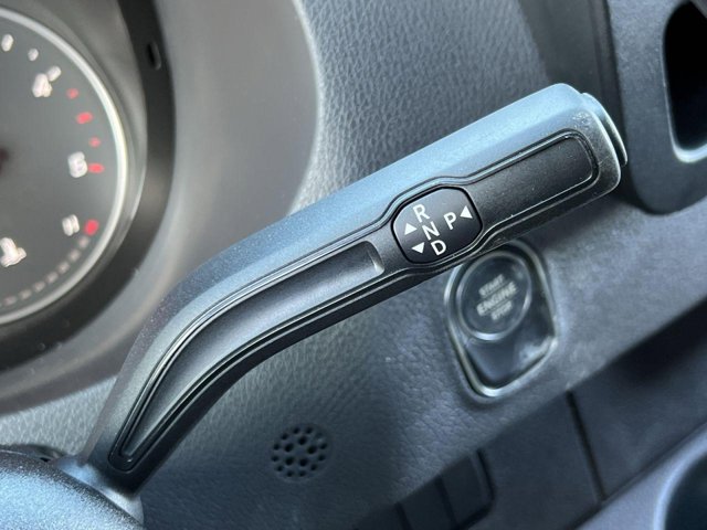 Vehicle image 17 of 32