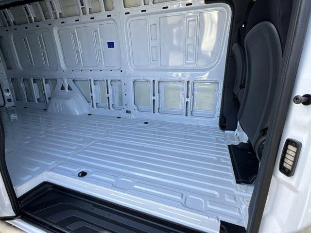 Vehicle image 20 of 32