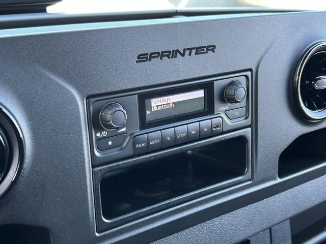 Vehicle image 15 of 32