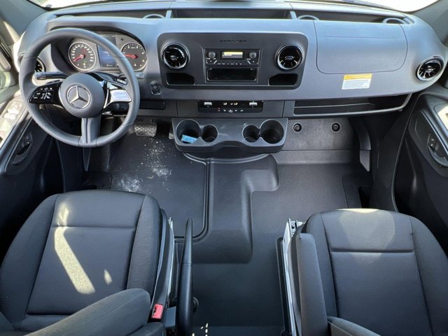 Vehicle image 18 of 32