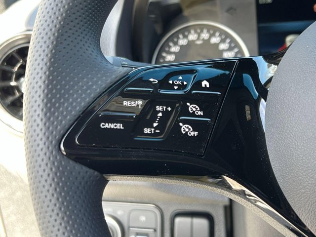 Vehicle image 27 of 32