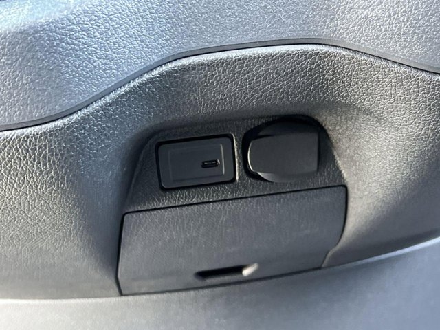 Vehicle image 31 of 32