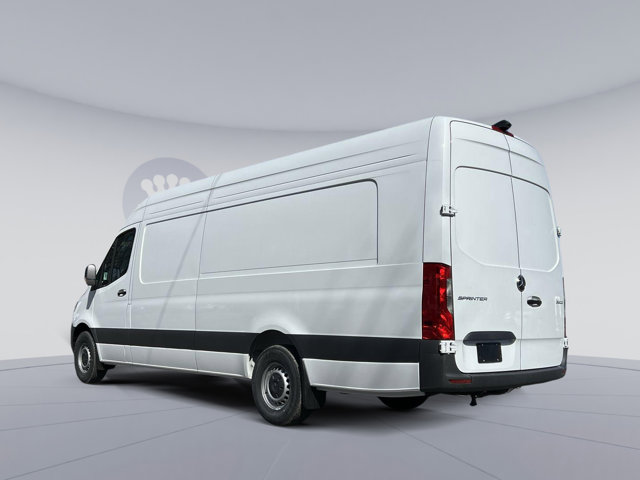 Vehicle image 4 of 32