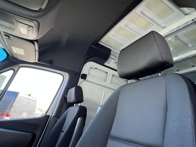 Vehicle image 19 of 32