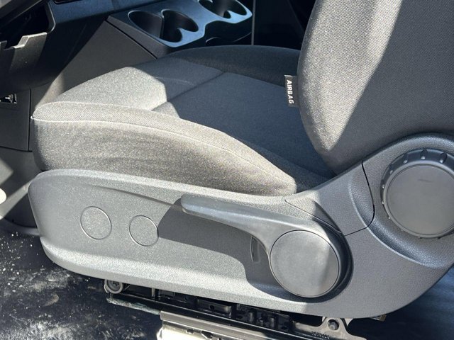 Vehicle image 9 of 32
