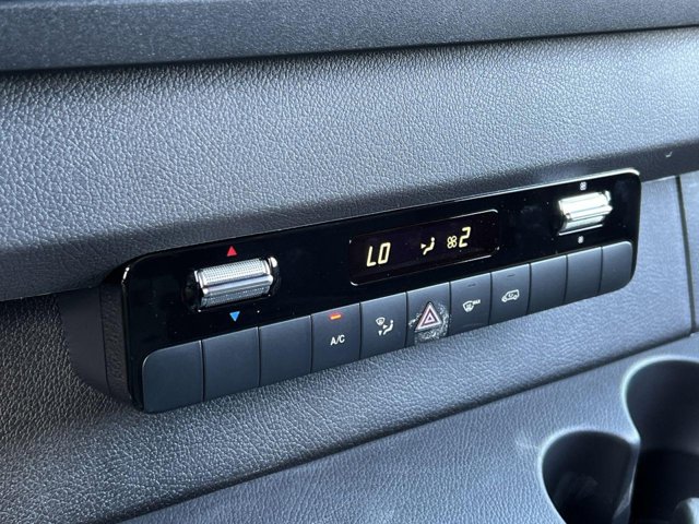 Vehicle image 16 of 32