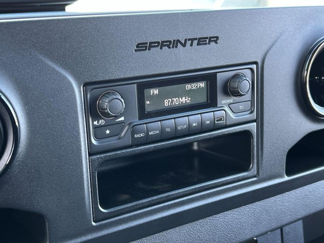 Vehicle image 13 of 32