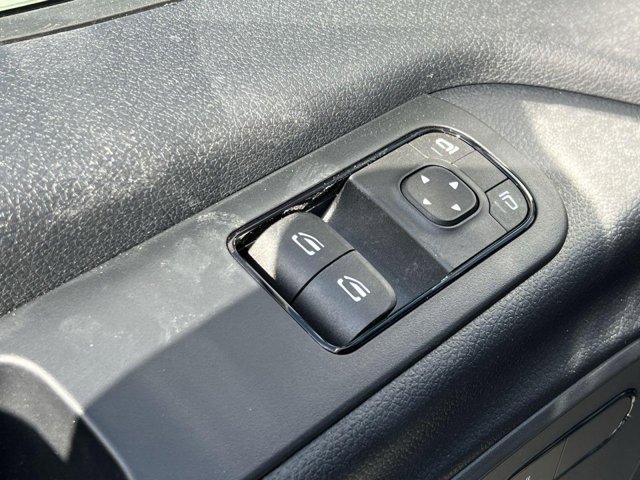 Vehicle image 10 of 32