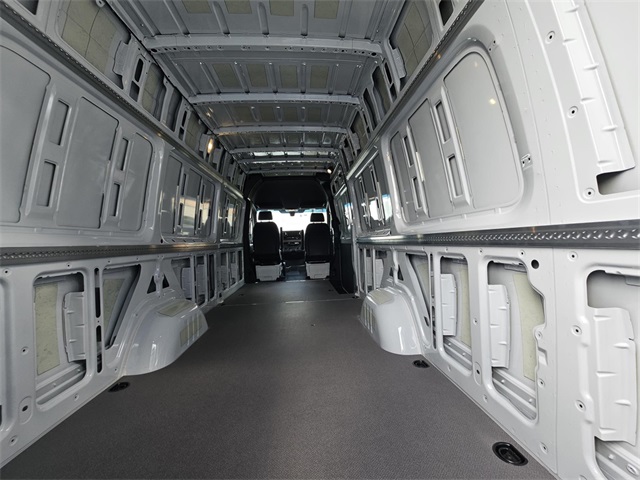 Vehicle image 17 of 19