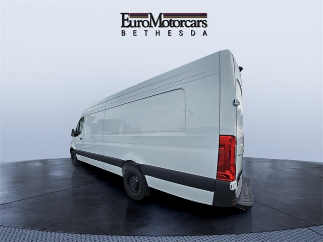 Vehicle image 5 of 19
