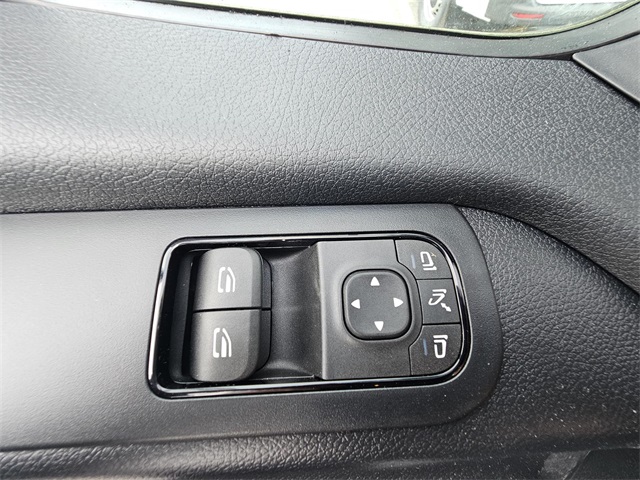 Vehicle image 15 of 19