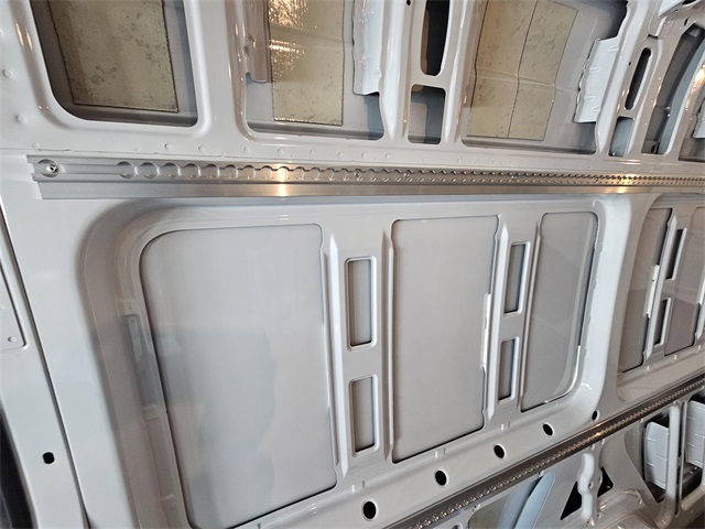 Vehicle image 14 of 19
